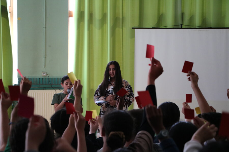 À Bressoux-de Gaulle, filles et garçons jouent au foot ensemble à la récré !