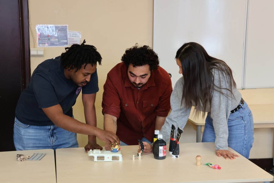 Le théâtre d'objets comme outil de lutte contre les discriminations #669