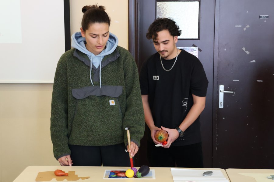 Le théâtre d'objets comme outil de lutte contre les discriminations #669