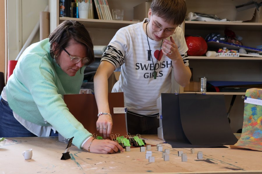 Le théâtre d'objets comme outil de lutte contre les discriminations #669