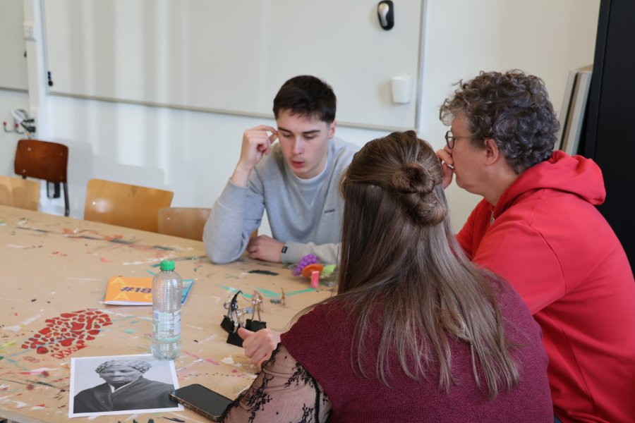 Le théâtre d'objets comme outil de lutte contre les discriminations #669