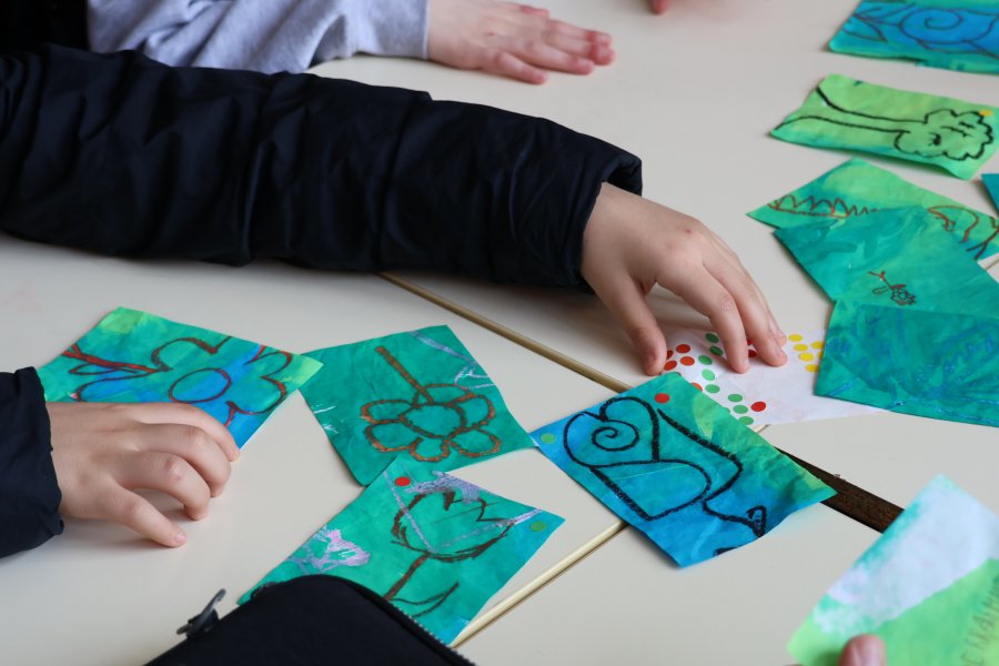 Transformer les créations des jeunes en cartes postales #676