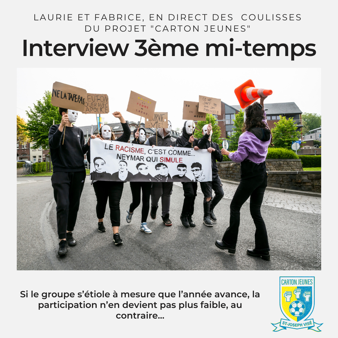 Jouer des coudes, puis se les serrer