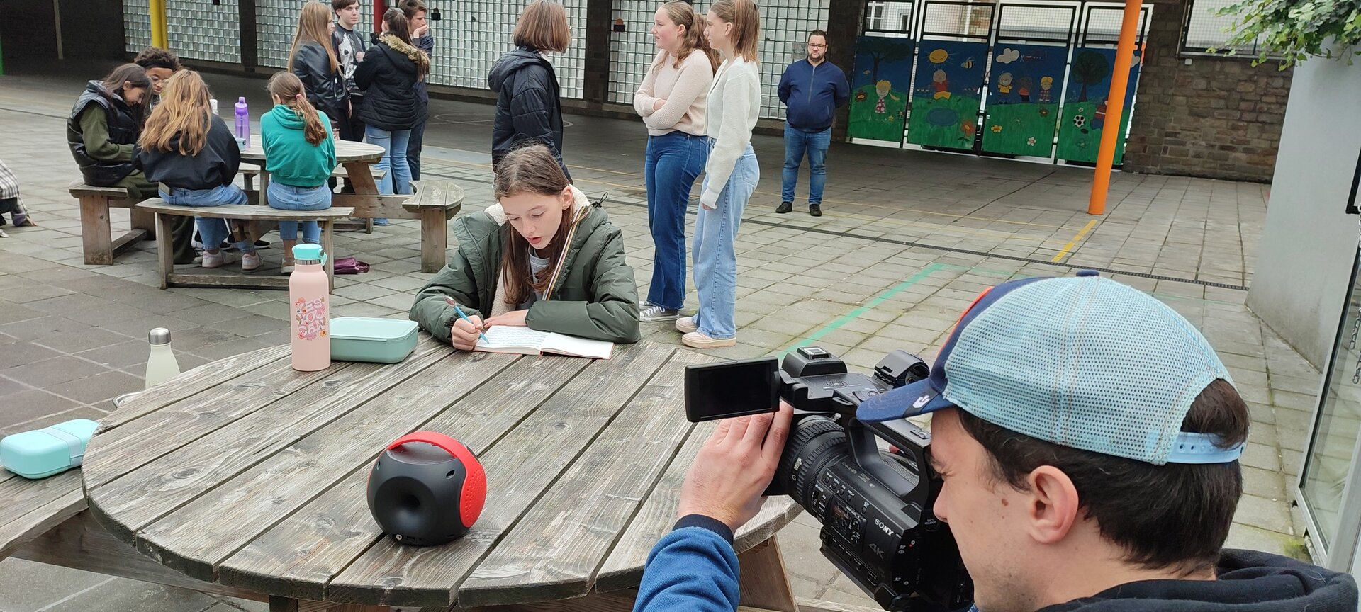 'Si c'était toi' : quand des jeunes sensibilisent au harcèlement scolaire