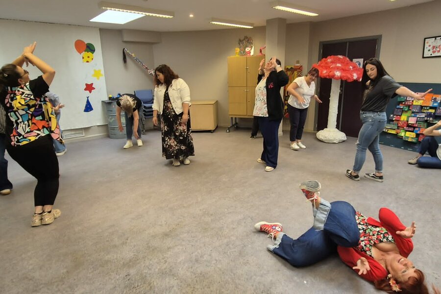 Danses, costumes et pestacles